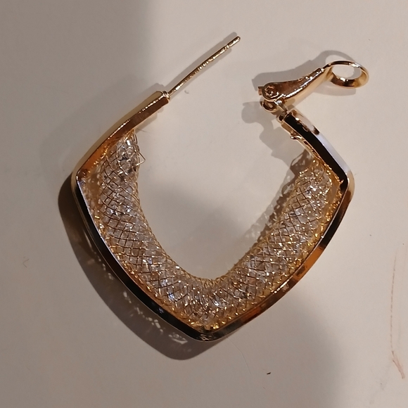 ✨️Gold Vermeil 4 side Gold Tone Mesh Post Earrings✨️ - Picture 5 of 15